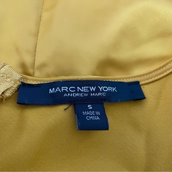 Marc New York Golden Yellow Silky Satin Ruched Stretchy Blouse Size Small - Picture 3 of 4